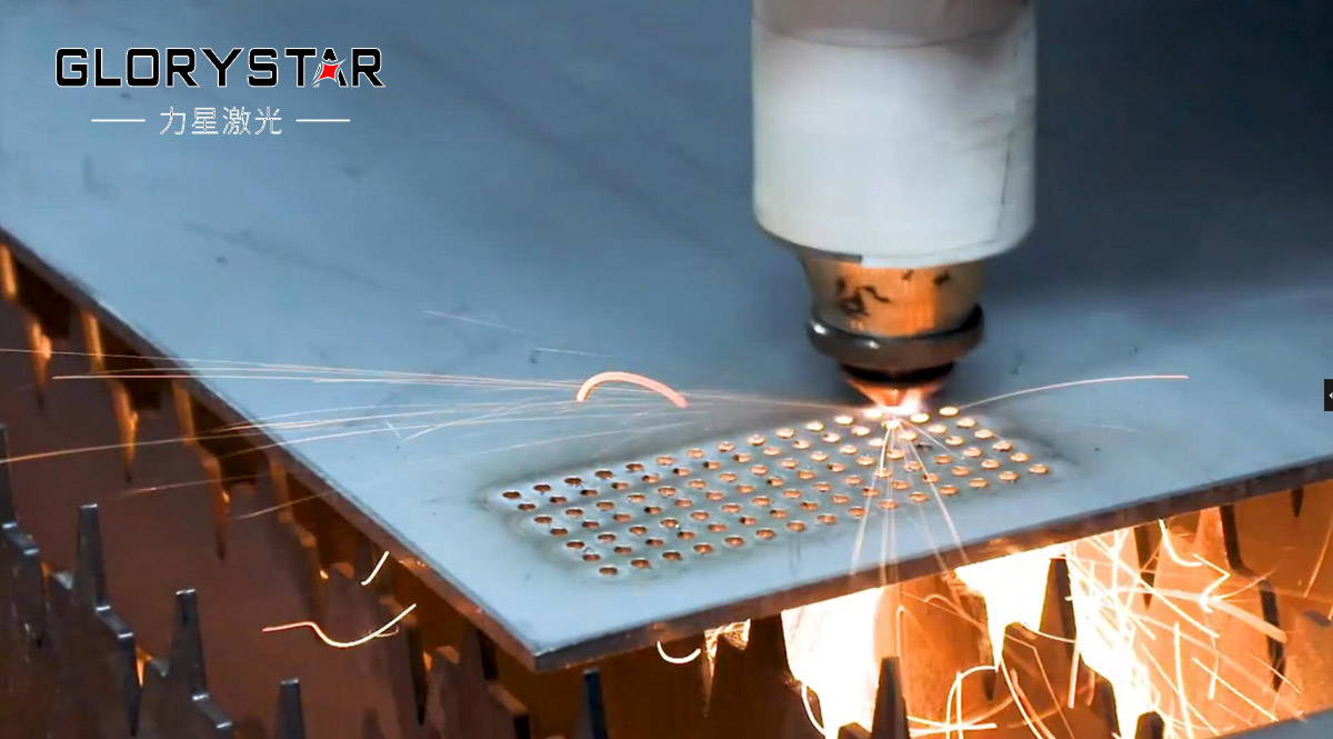 光纖激光切割機(jī)對(duì)比數(shù)控沖床加工的優(yōu)勢(shì)解析