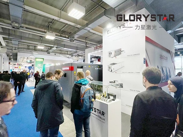 力星激光萬瓦級(jí)激光切割機(jī)亮相意大利工業(yè)展，引爆行業(yè)熱潮