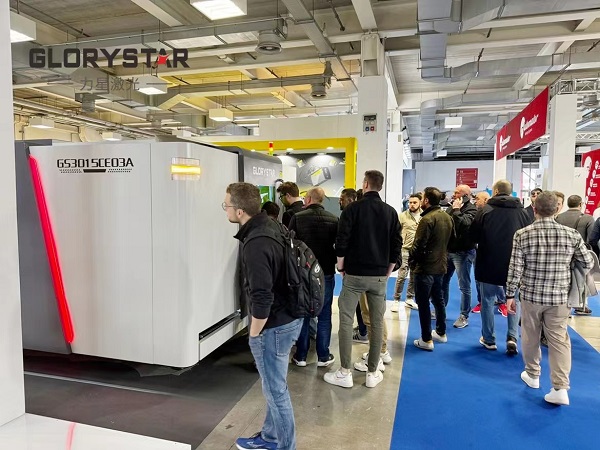 力星激光萬瓦級(jí)激光切割機(jī)亮相意大利工業(yè)展，引爆行業(yè)熱潮