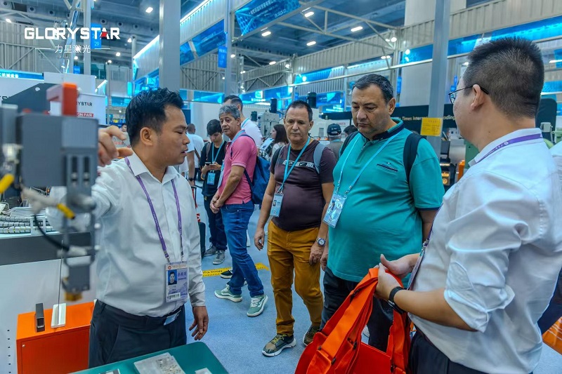 秋季廣交會現(xiàn)場首日流量爆滿！力星激光科技盛宴攬獲海內(nèi)外友人一致好評！