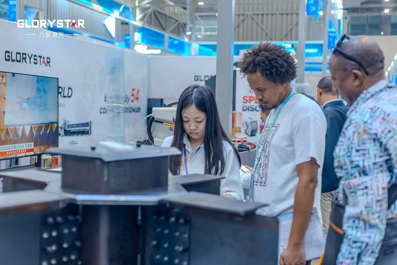 秋季廣交會現(xiàn)場首日流量爆滿！力星激光科技盛宴攬獲海內(nèi)外友人一致好評！