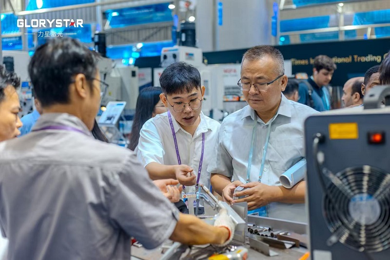 秋季廣交會現(xiàn)場首日流量爆滿！力星激光科技盛宴攬獲海內(nèi)外友人一致好評！