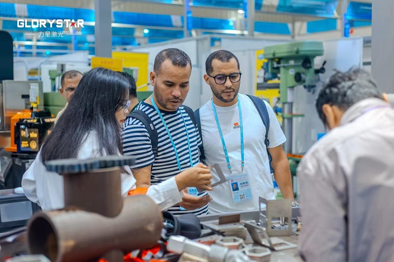 秋季廣交會現(xiàn)場首日流量爆滿！力星激光科技盛宴攬獲海內(nèi)外友人一致好評！