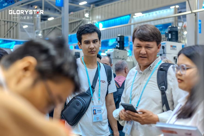 秋季廣交會現(xiàn)場首日流量爆滿！力星激光科技盛宴攬獲海內(nèi)外友人一致好評！