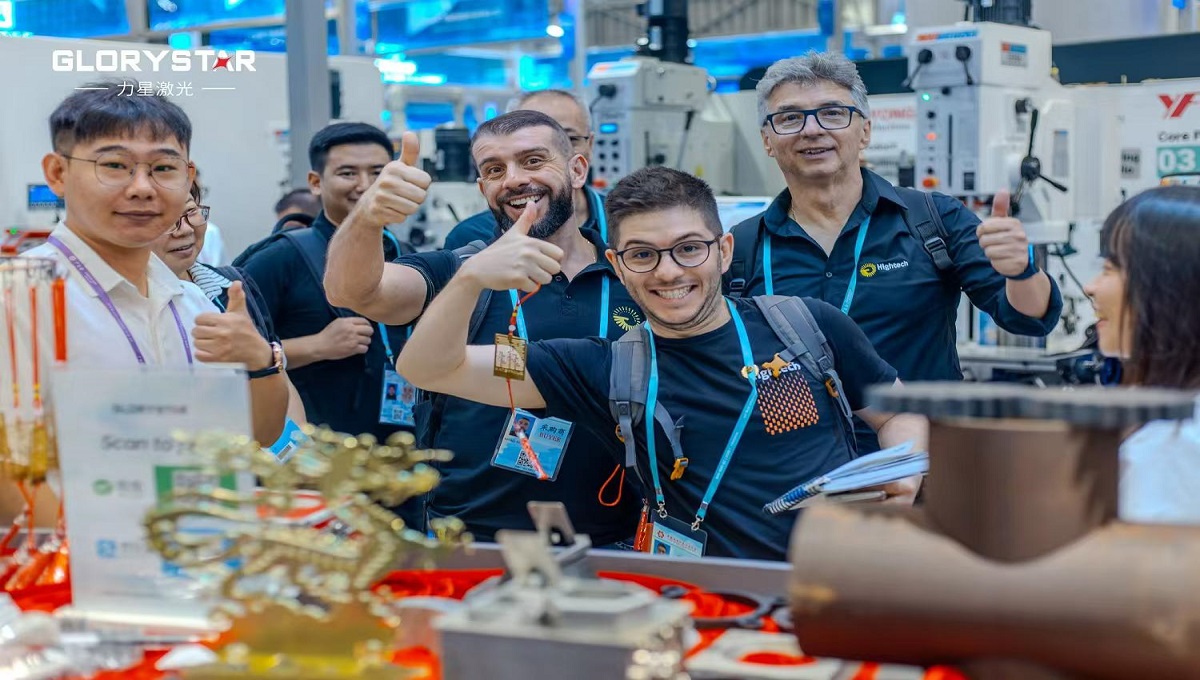 秋季廣交會現(xiàn)場首日流量爆滿！力星激光科技盛宴攬獲海內(nèi)外友人一致好評！